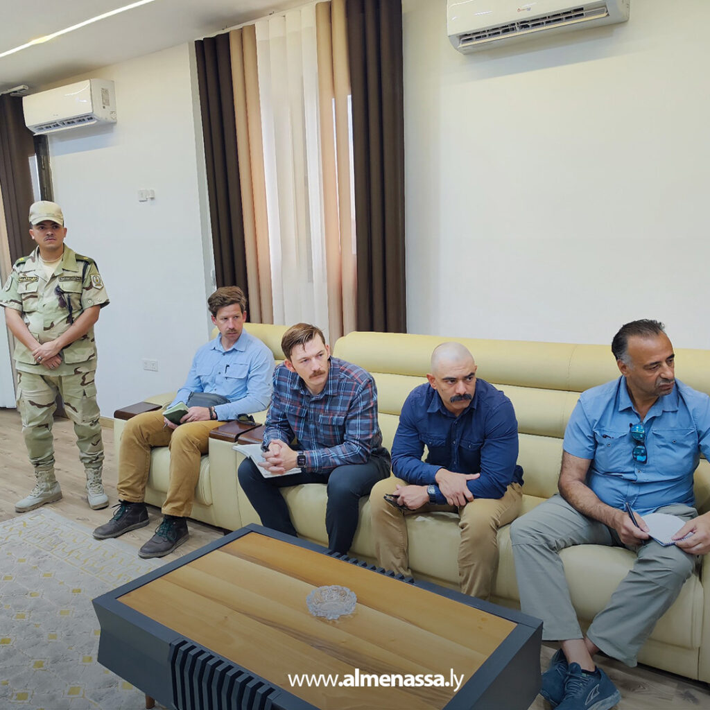 Extra11 97 عميد بلدية طبرق يبحث مع فريق أمريكي سبل تطوير قطاع السلامة