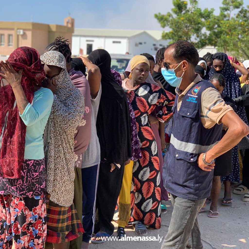 Extra111 36 الهيئة الليبية للإغاثة توزع مساعدات إيوائية لـ 1841 مهاجرًا في بنغازي