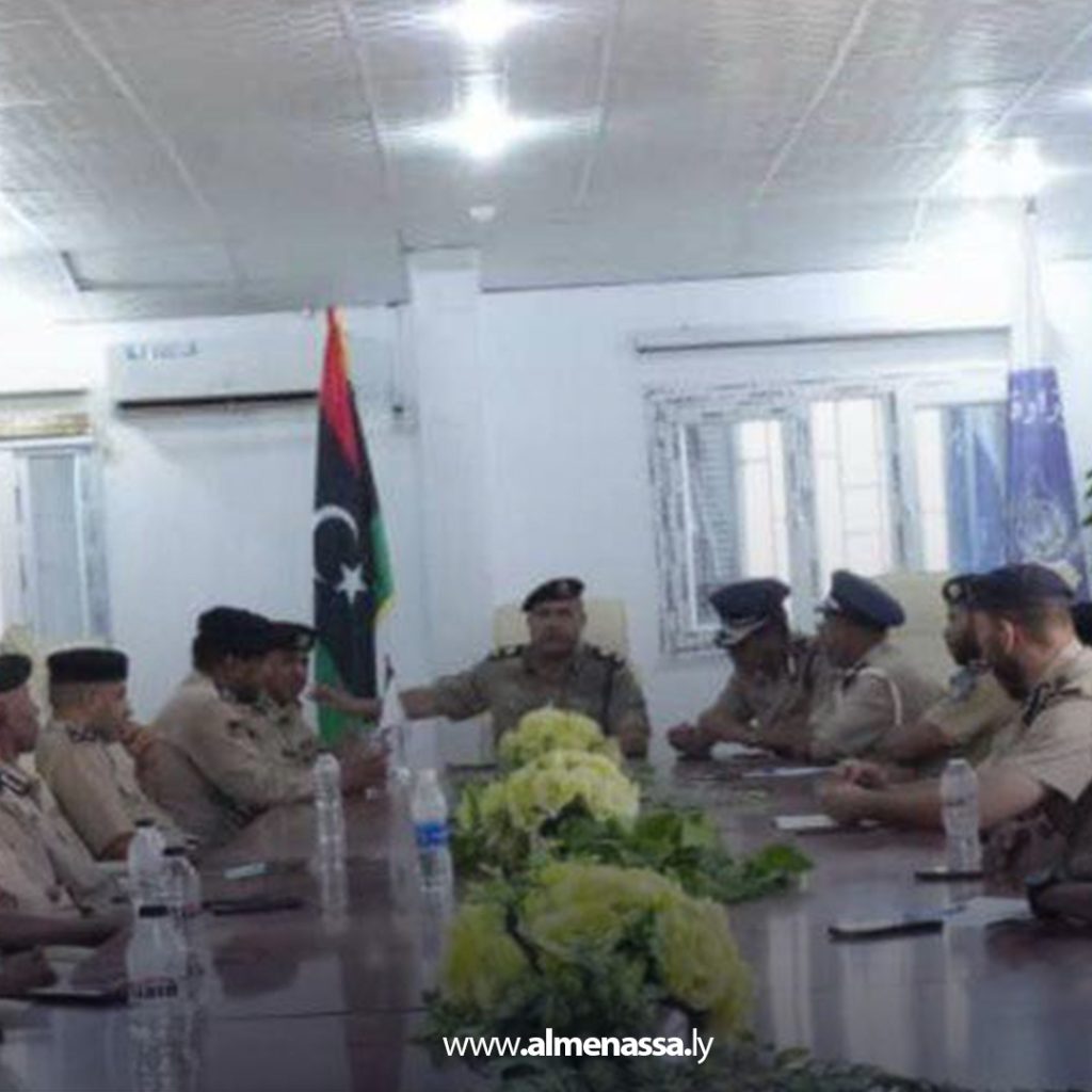 Extra111 37 مدير أمن سبها يبحث سير العمل والتحديات أمام المراكز الأمنية