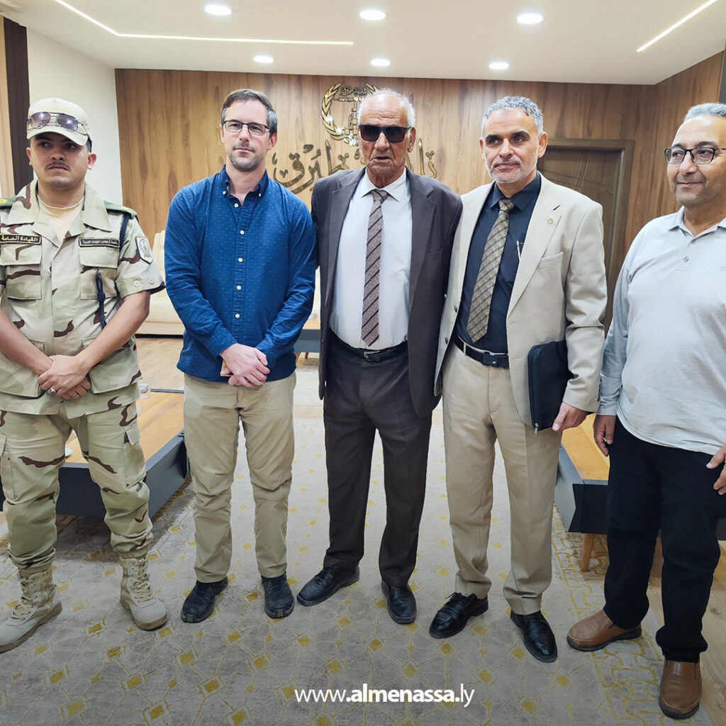 Extra11111 34 عميد بلدية طبرق يبحث مع فريق أمريكي سبل تطوير قطاع السلامة