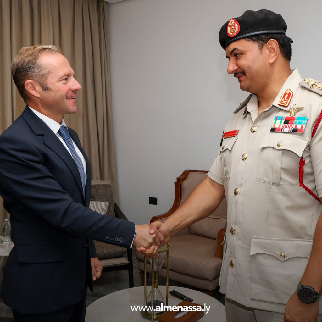 Extra111111 23 القائد العام يبحث مع المبعوث الفرنسي التطورات السياسية والعلاقات الثنائية