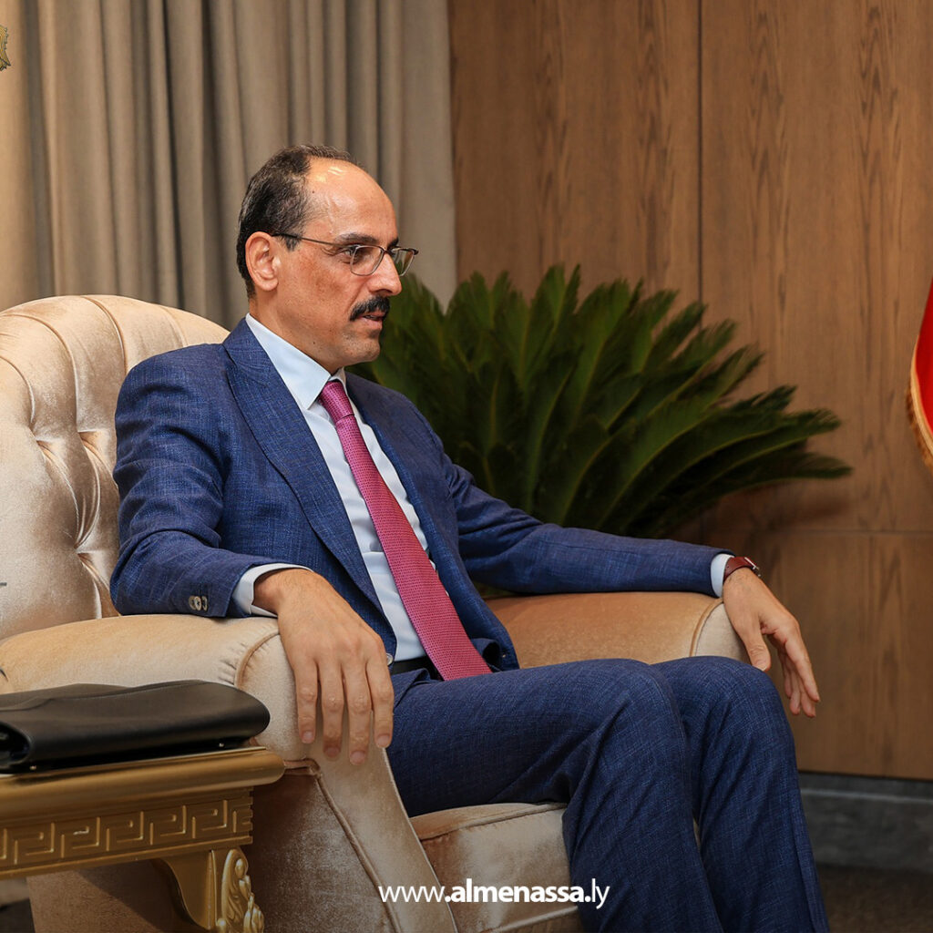 Extra1111111 14 القائد العام يستقبل رئيس المخابرات التركي لبحث التعاون والعلاقات الثنائية