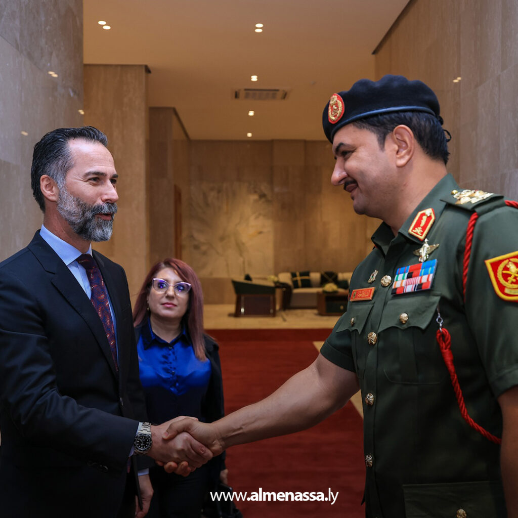 Extra11111111 9 نائب القائد العام للقوات المسلحة يبحث التعاون البحري مع الوفد التركي في بنغازي