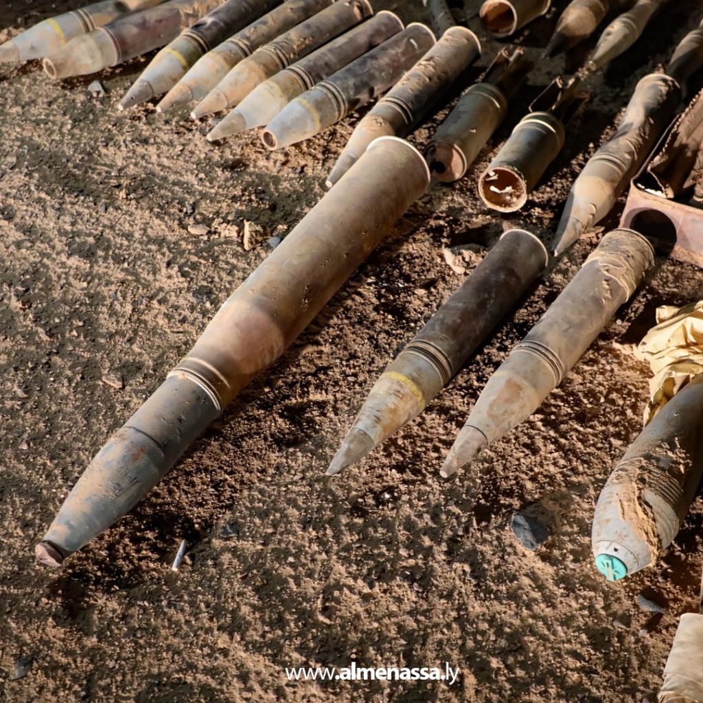 Extra11111111111111 القوات البرية تنفذ حملة مداهمات ناجحة بضبط أسلحة وذخائر في وادي الشاطئ