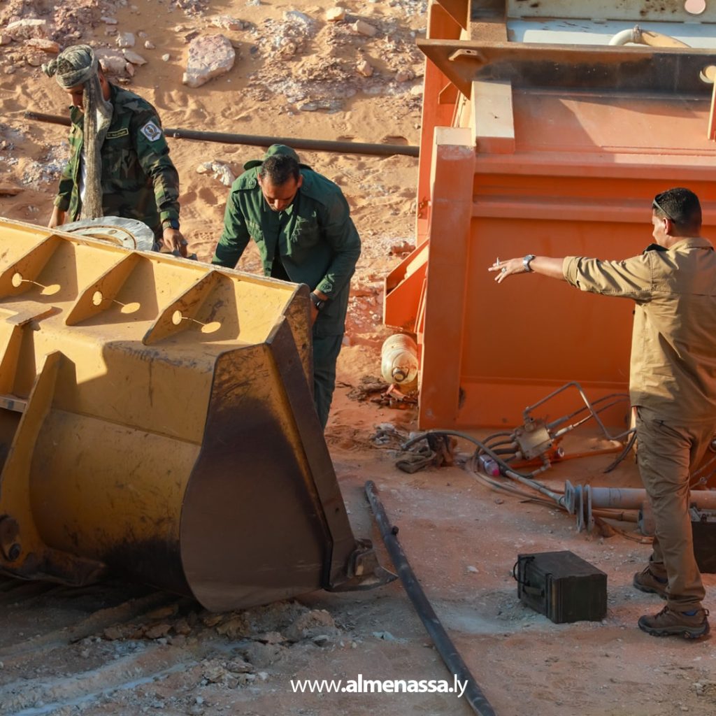 Extra111111111111111 القوات البرية تنفذ حملة مداهمات ناجحة بضبط أسلحة وذخائر في وادي الشاطئ