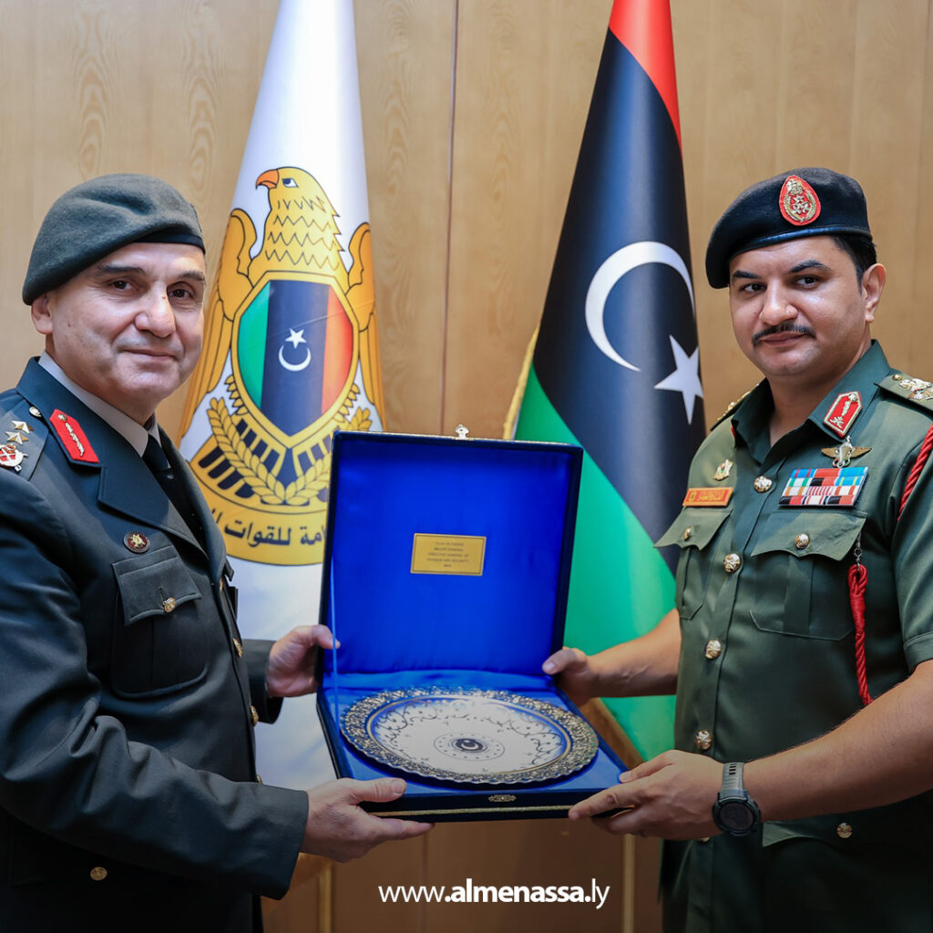 Extra1111111111111111 نائب القائد العام للقوات المسلحة يبحث التعاون البحري مع الوفد التركي في بنغازي