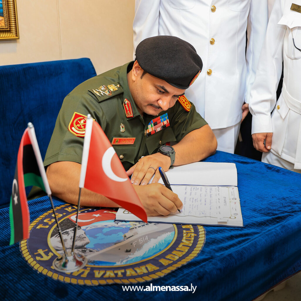 Extra11111111111111111111 نائب القائد العام للقوات المسلحة يبحث التعاون البحري مع الوفد التركي في بنغازي