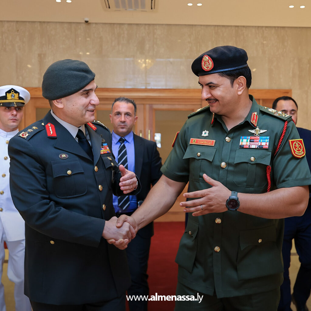 Extra11111111111111111111111111 نائب القائد العام للقوات المسلحة يبحث التعاون البحري مع الوفد التركي في بنغازي