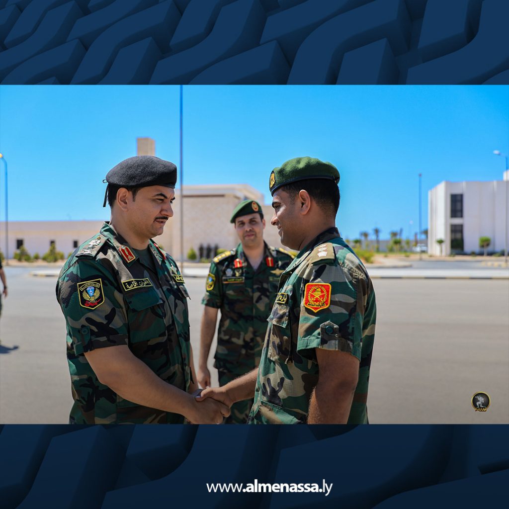 Extra2 رئيس أركان القوات البرية يزور إدارة القوات الخاصة ويُكرّم الضباط المتميزين