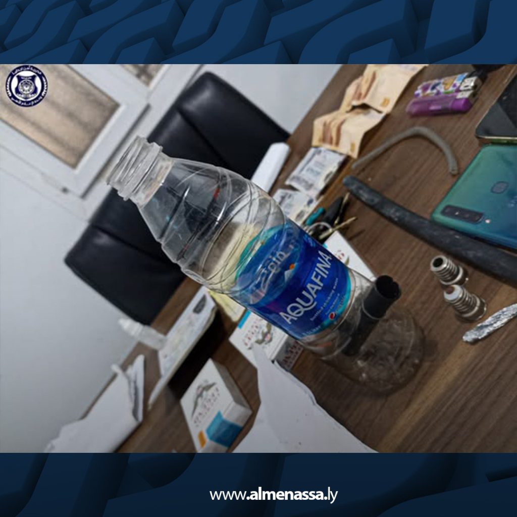 Extra2 6 ضبط مراهقين ضمن عصابة سرقة سيارة وهواتف مصليين في أجدابيا