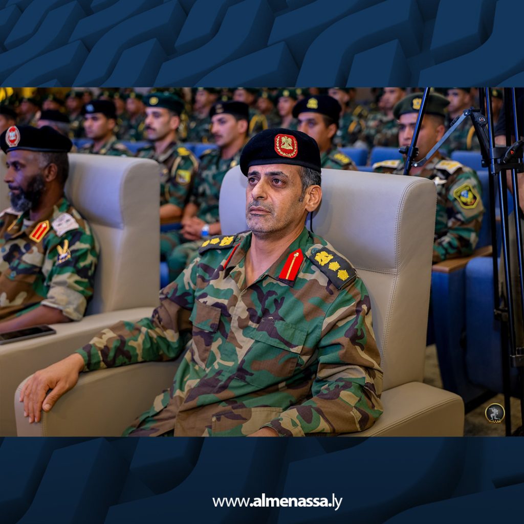 Extra3 رئيس أركان القوات البرية يزور إدارة القوات الخاصة ويُكرّم الضباط المتميزين