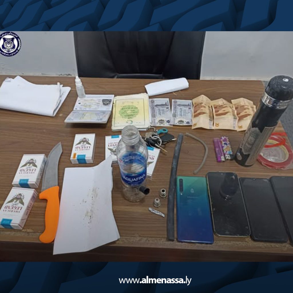 Extra3 4 ضبط مراهقين ضمن عصابة سرقة سيارة وهواتف مصليين في أجدابيا