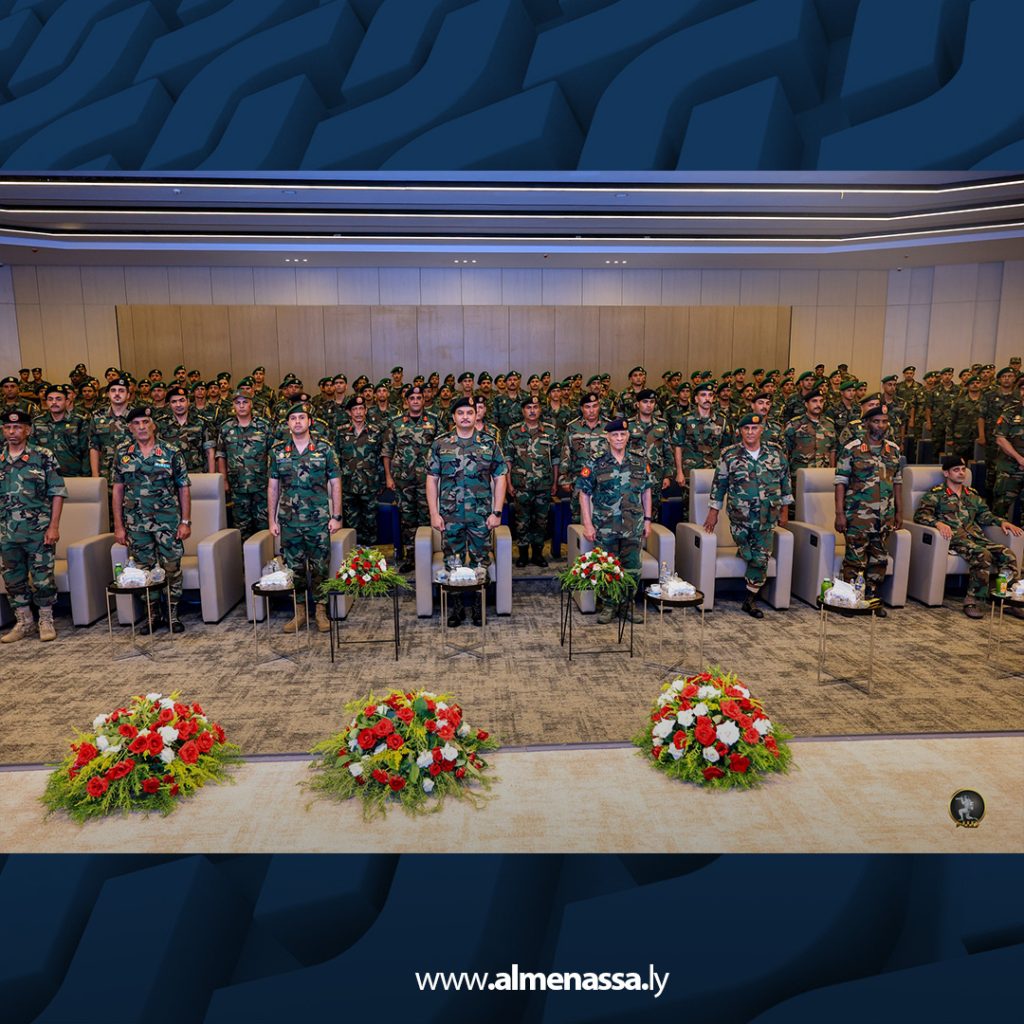 Extra5 رئيس أركان القوات البرية يزور إدارة القوات الخاصة ويُكرّم الضباط المتميزين