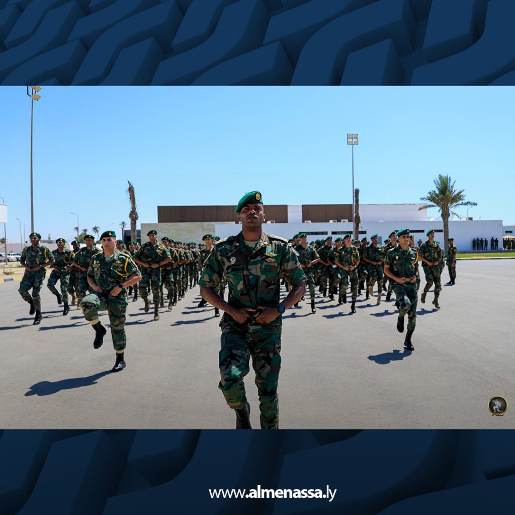 Extra7 رئيس أركان القوات البرية يزور إدارة القوات الخاصة ويُكرّم الضباط المتميزين