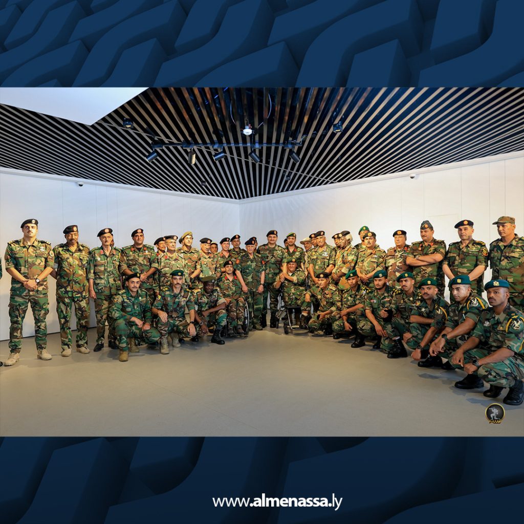 Extra9 رئيس أركان القوات البرية يزور إدارة القوات الخاصة ويُكرّم الضباط المتميزين