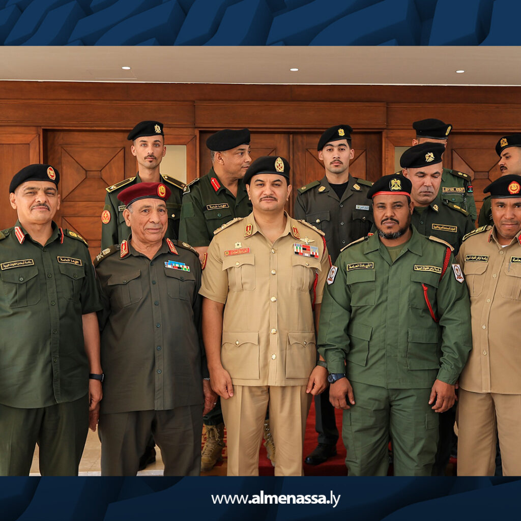 10 نائب القائد العام يستقبل وفدًا من مشايخ وأعيان قبيلة أولاد سليمان