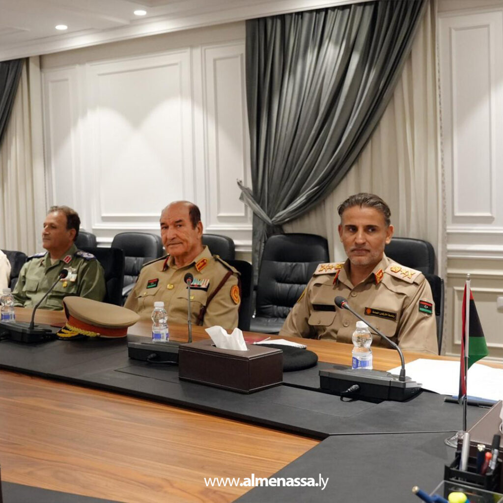 2 3 المنفي يبحث مع قيادات الجيش إعادة هيكلة المؤسسة العسكرية وترسيخ الانضباط