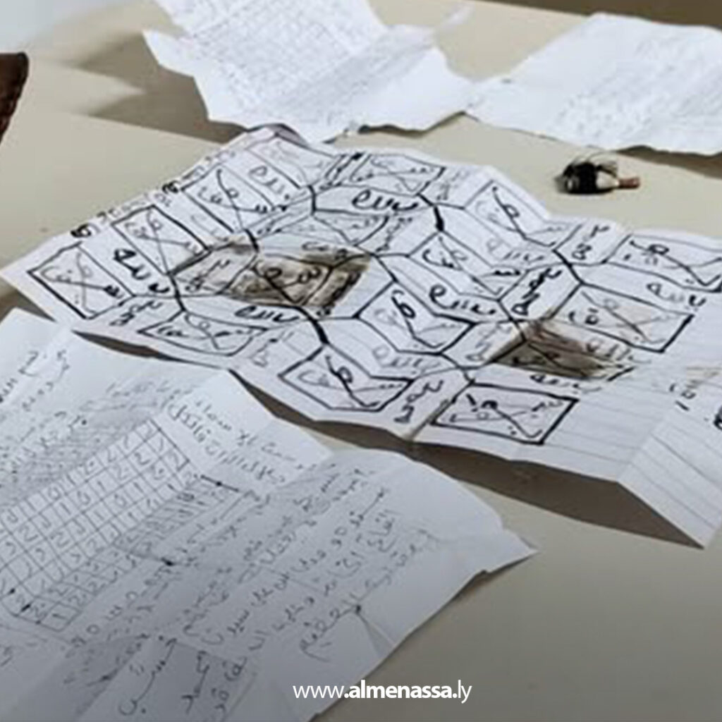 Extra 102 ضبط متهم بالسرقة بحوزته أوراقا تحوي طلاسم شعوذة في بنغازي