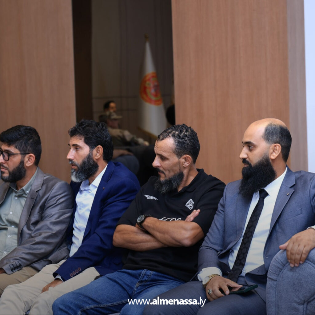 Extra 130 رئيس الأركان يستقبل وفد شباب وإعلاميي قبيلة العواقير ويثمن دورهم الوطني