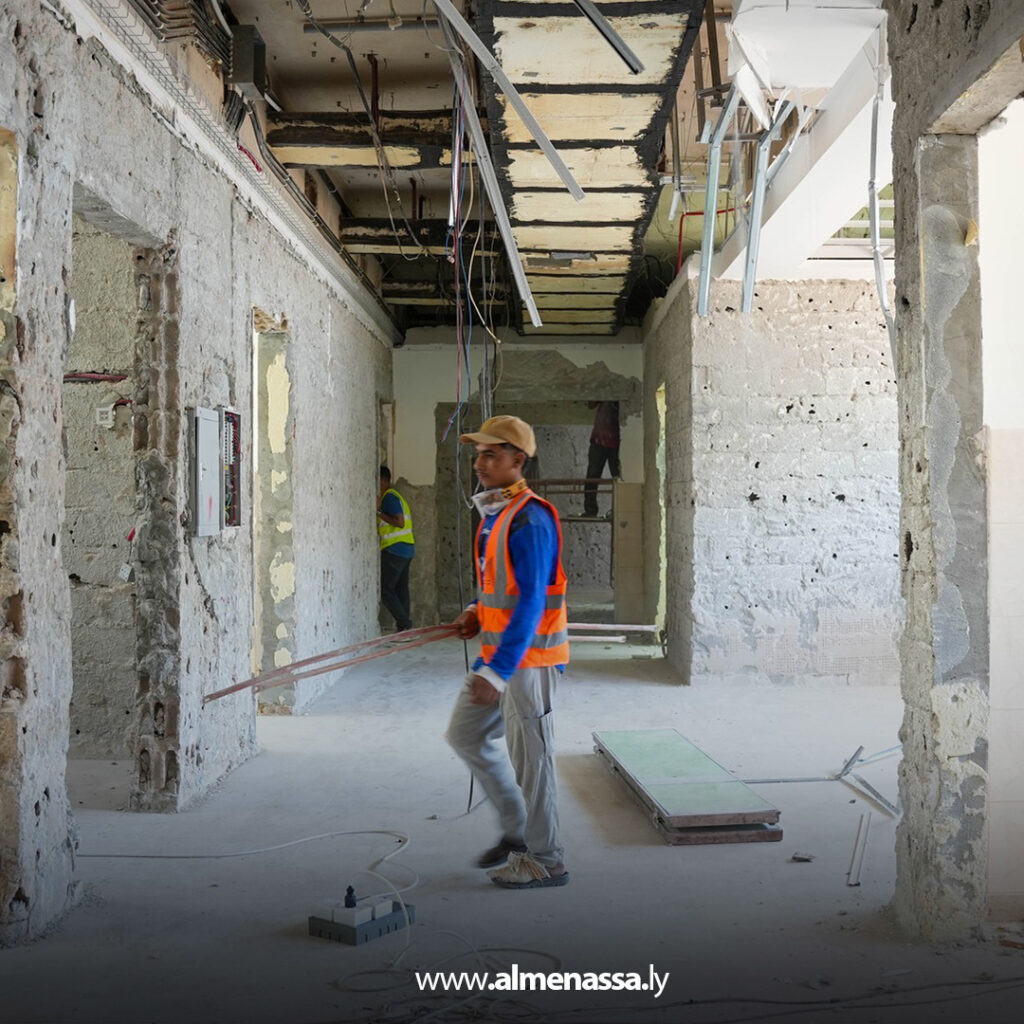 Extra 14 تواصل أعمال الصيانة الجذرية داخل مستشفى الجلاء ببنغازي