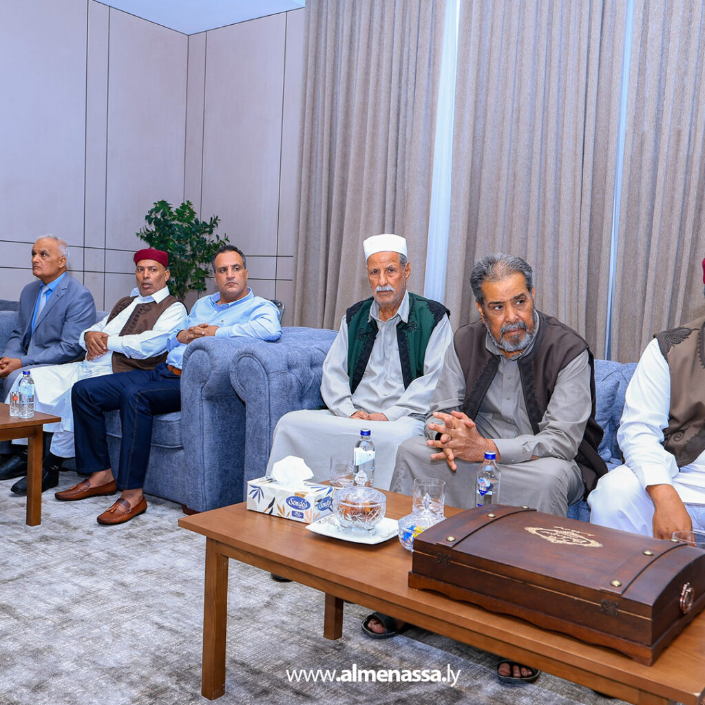 Extra 157 رئيس الأركان العامة يستقبل وفدًا من مشايخ وأعيان قبيلة العواقير