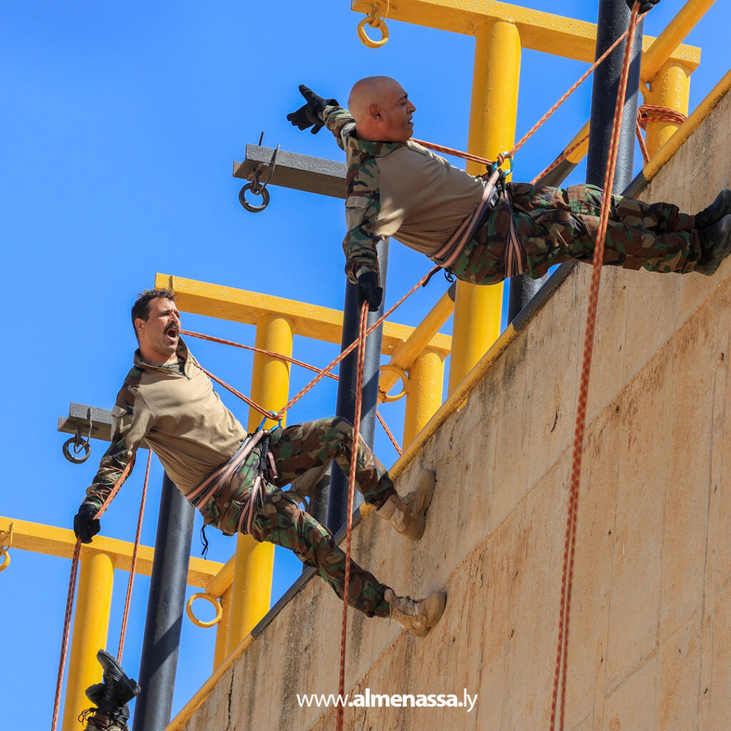 Extra 164 نائب القائد العام يجري زيارة تفقدية داخل مقر القوات الخاصة