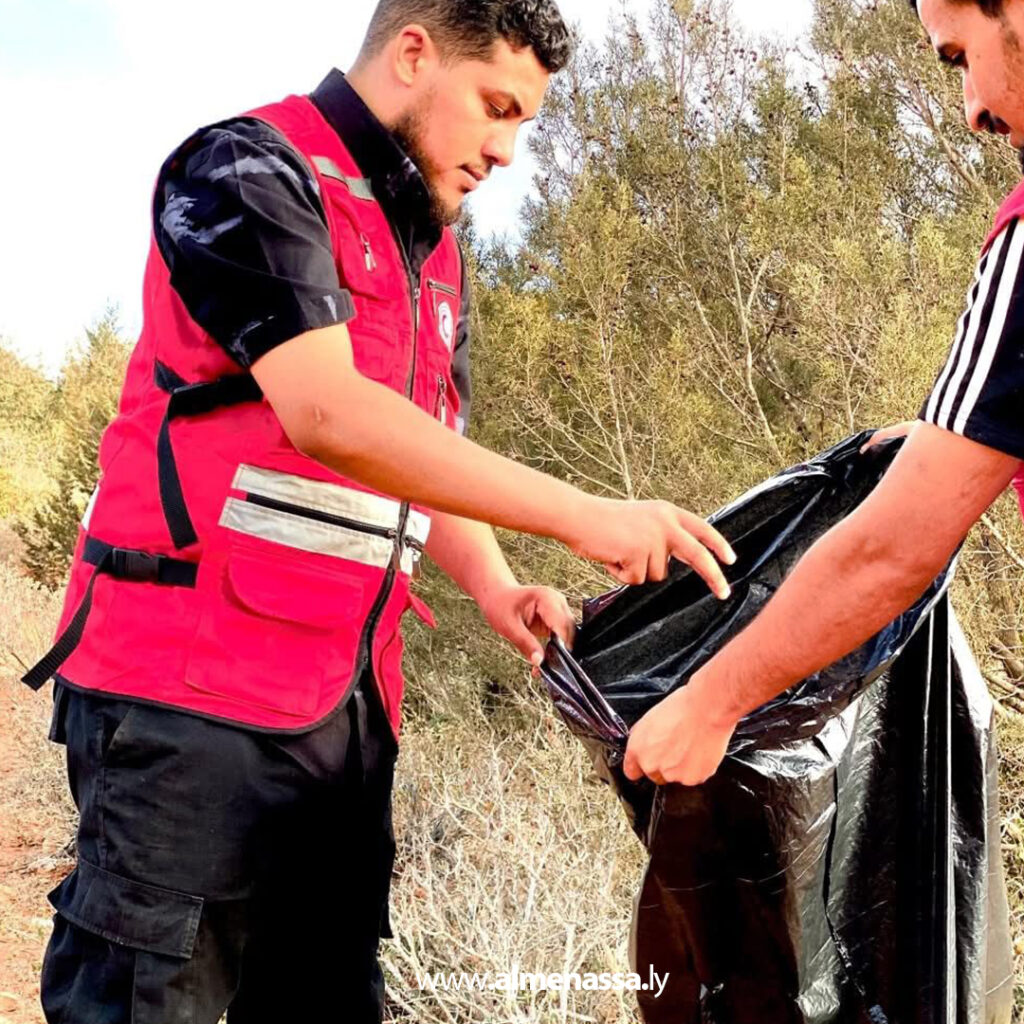 Extra 17.jpg10 17 الهلال الأحمر الليبي ينتشل 3 جثث من مناطق متفرق على شواطئ طبرق  