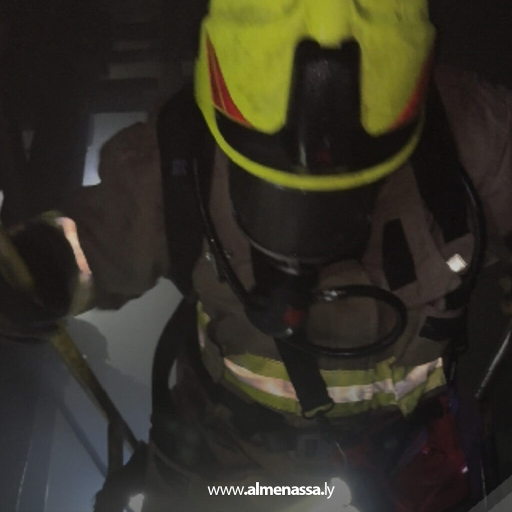 Extra 174 إخماد حريق مفاجئ في ناقلة شحن بميناء البريقة دون خسائر بشرية