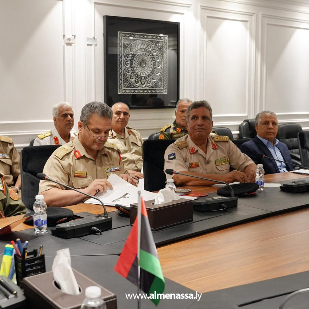 Extra 193 المنفي يبحث مع قيادات الجيش إعادة هيكلة المؤسسة العسكرية وترسيخ الانضباط