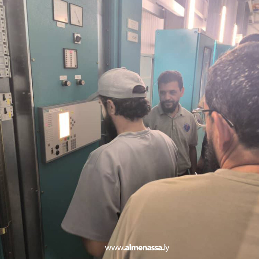 Extra 23.jpg7 23 العامة للكهرباء تتابع عملية شحن خط نقل الطاقة غرب طرابلس- بن حامد بعد صيانته