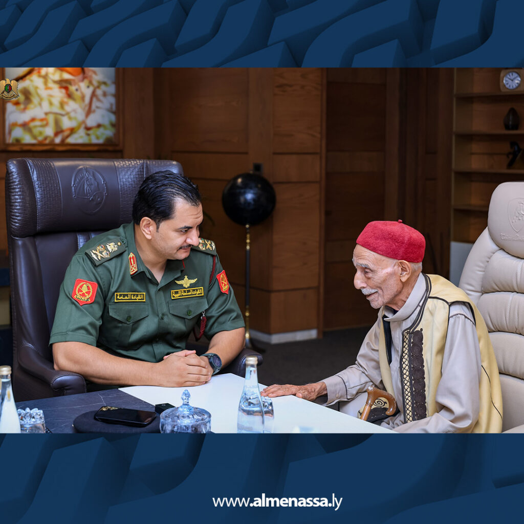 Extra Recovered1 3 نائب القائد العام للقوات المسلحة يستقبل شيخ قبيلة الدرسة في بنغازي