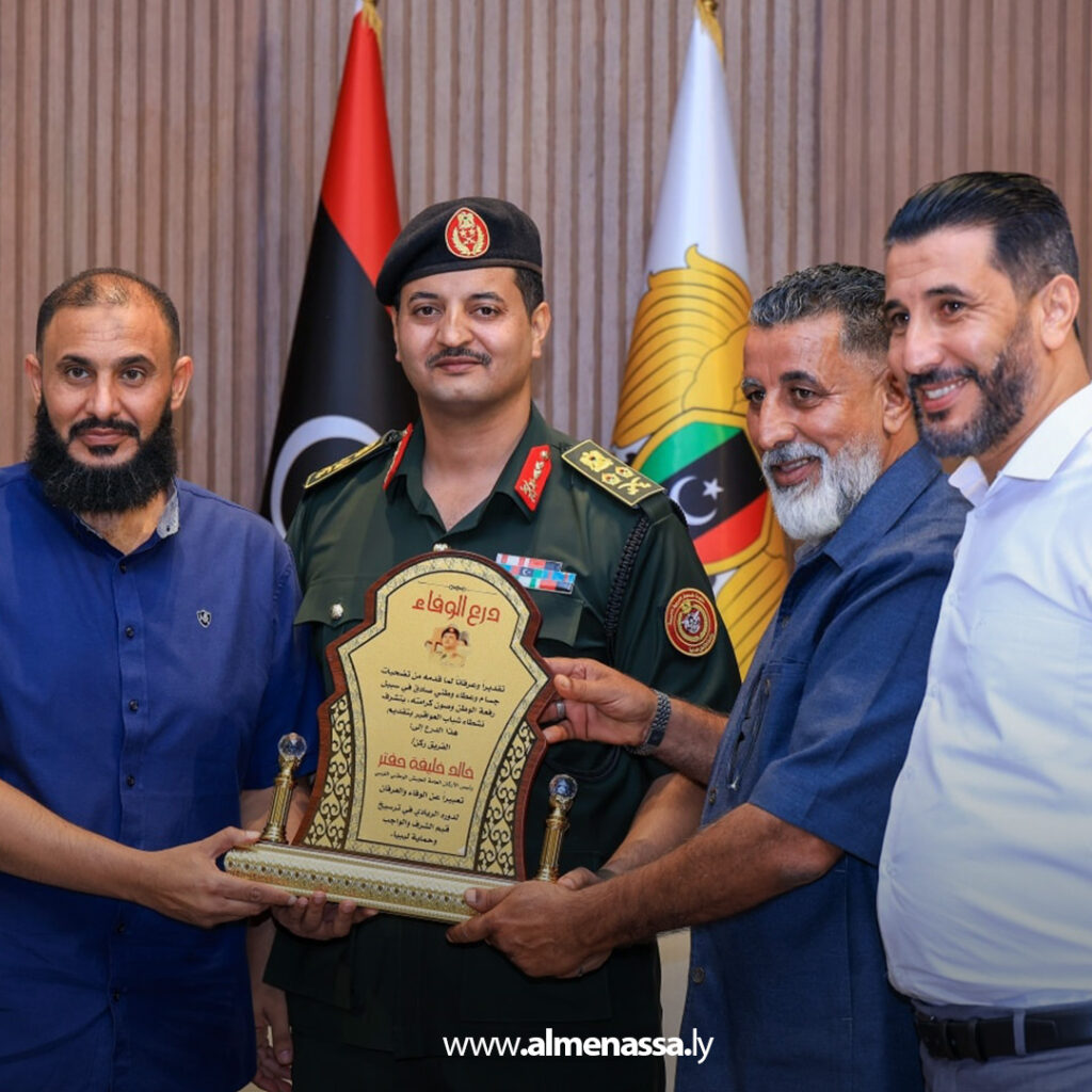 Extra1 29 رئيس الأركان يستقبل وفد شباب وإعلاميي قبيلة العواقير ويثمن دورهم الوطني