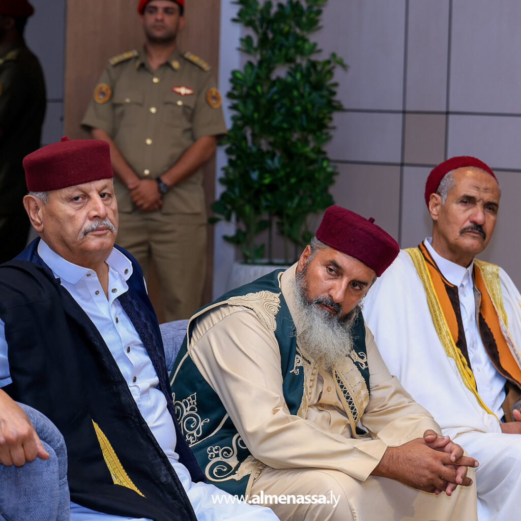 Extra1 39 رئيس الأركان العامة يستقبل وفدًا من مشايخ وأعيان قبيلة العواقير