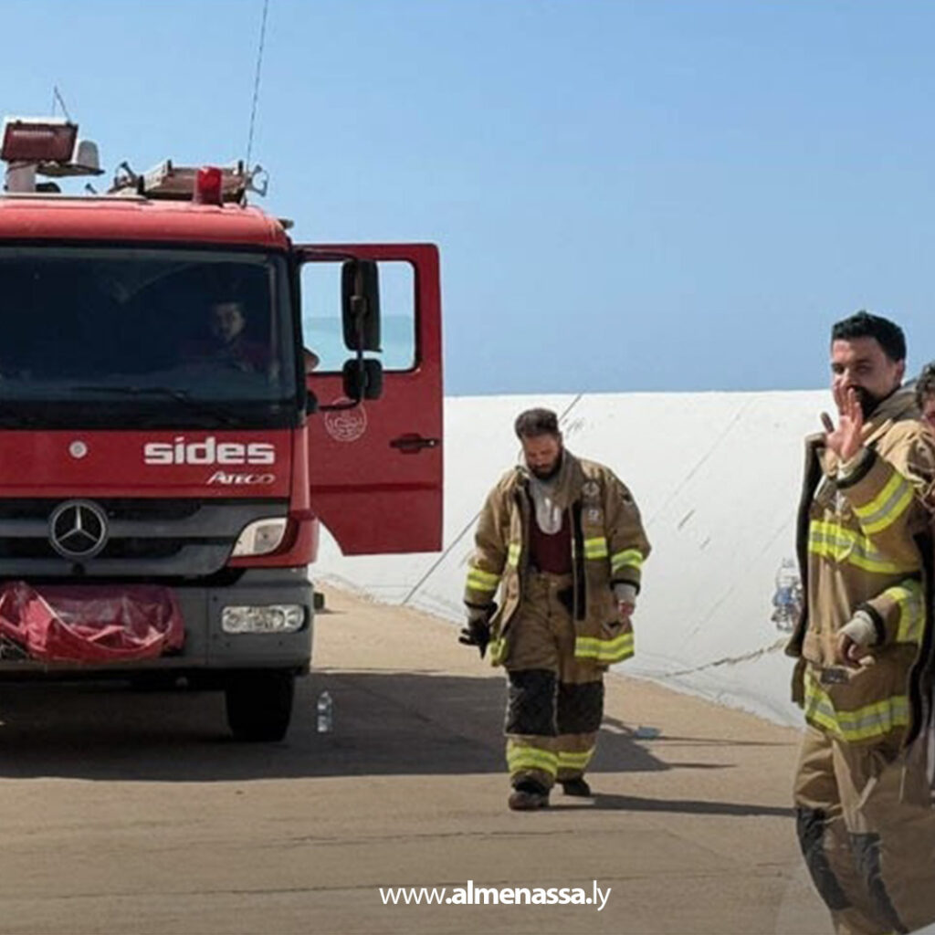 Extra1 41 إخماد حريق مفاجئ في ناقلة شحن بميناء البريقة دون خسائر بشرية