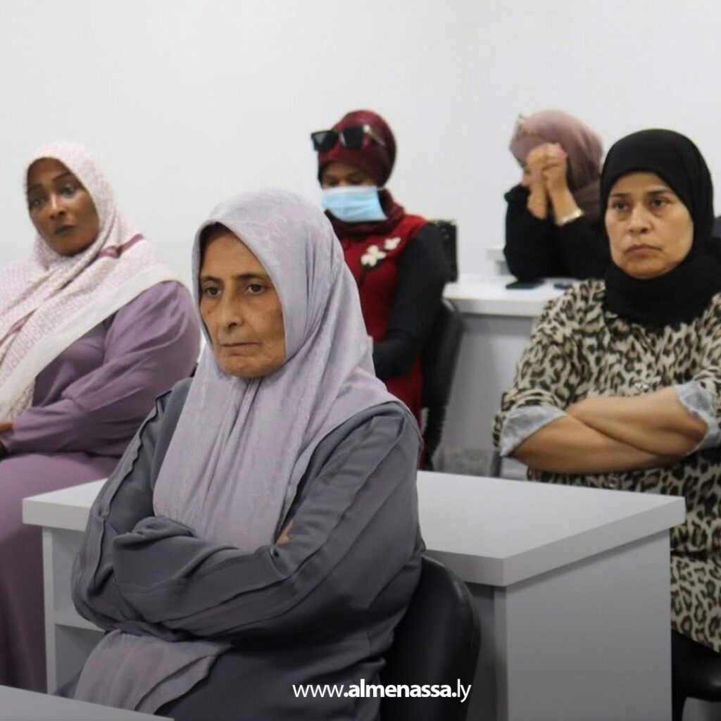 Extra1 5 الشرطة النسائية تختتم دورة تدريبية متقدمة في مهارات الحاسب الآلي