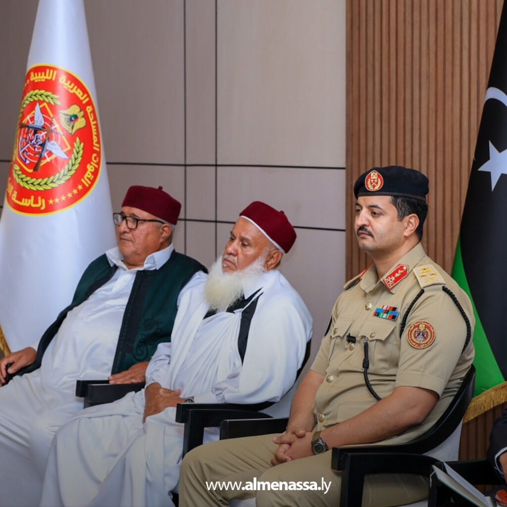 Extra1 53 رئيس الأركان العامة يستقبل وفدًا من مشايخ وأعيان قبيلة الفواخر