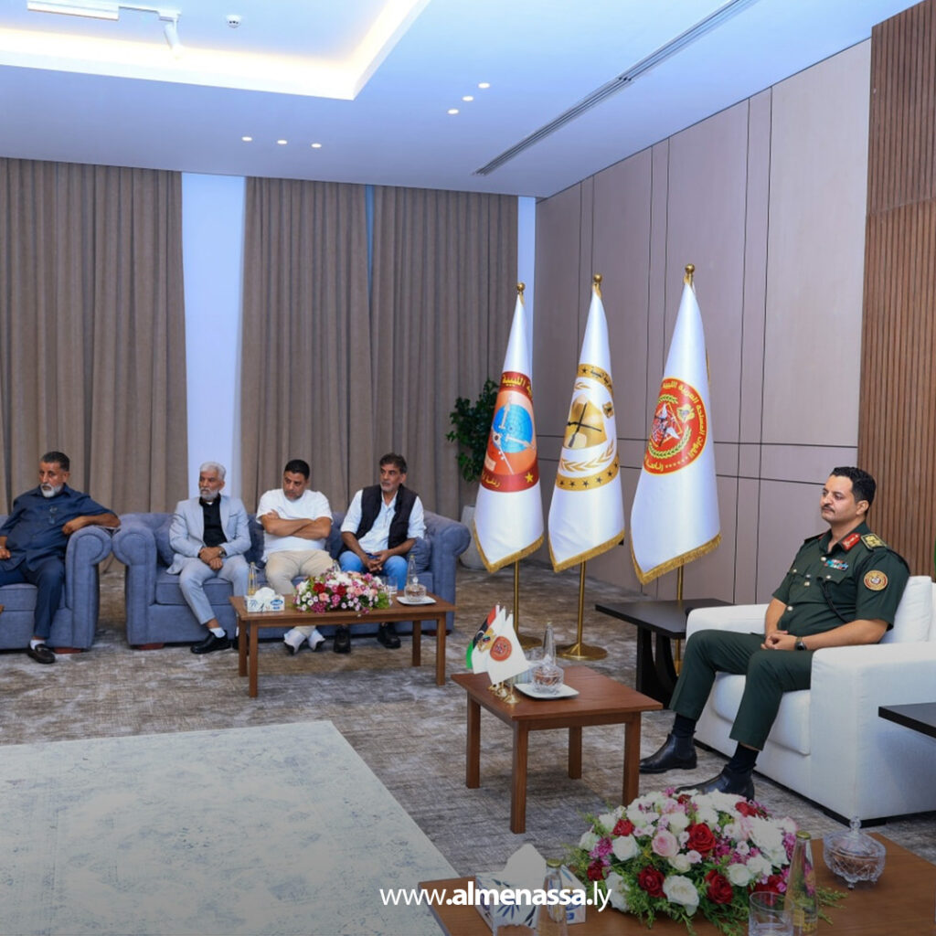 Extra11 24 رئيس الأركان يستقبل وفد شباب وإعلاميي قبيلة العواقير ويثمن دورهم الوطني