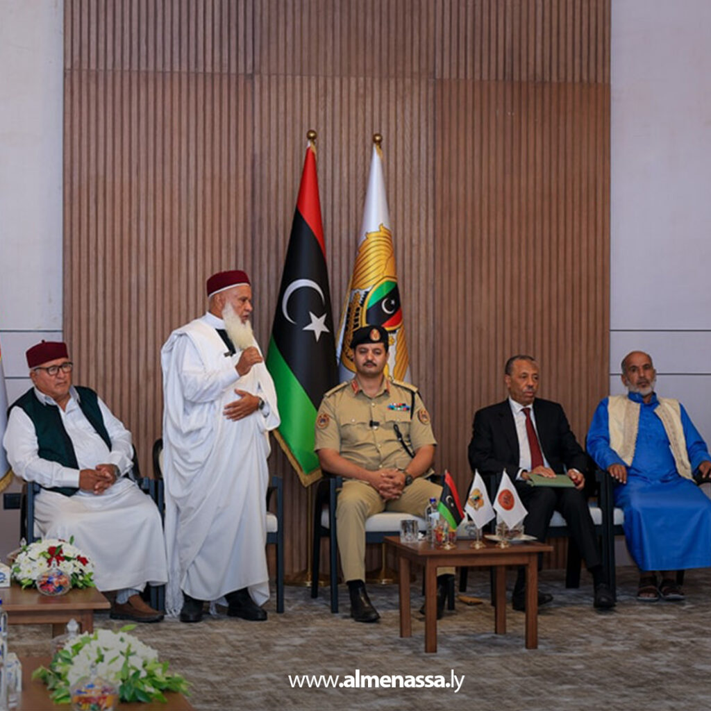 Extra11 47 رئيس الأركان العامة يستقبل وفدًا من مشايخ وأعيان قبيلة الفواخر