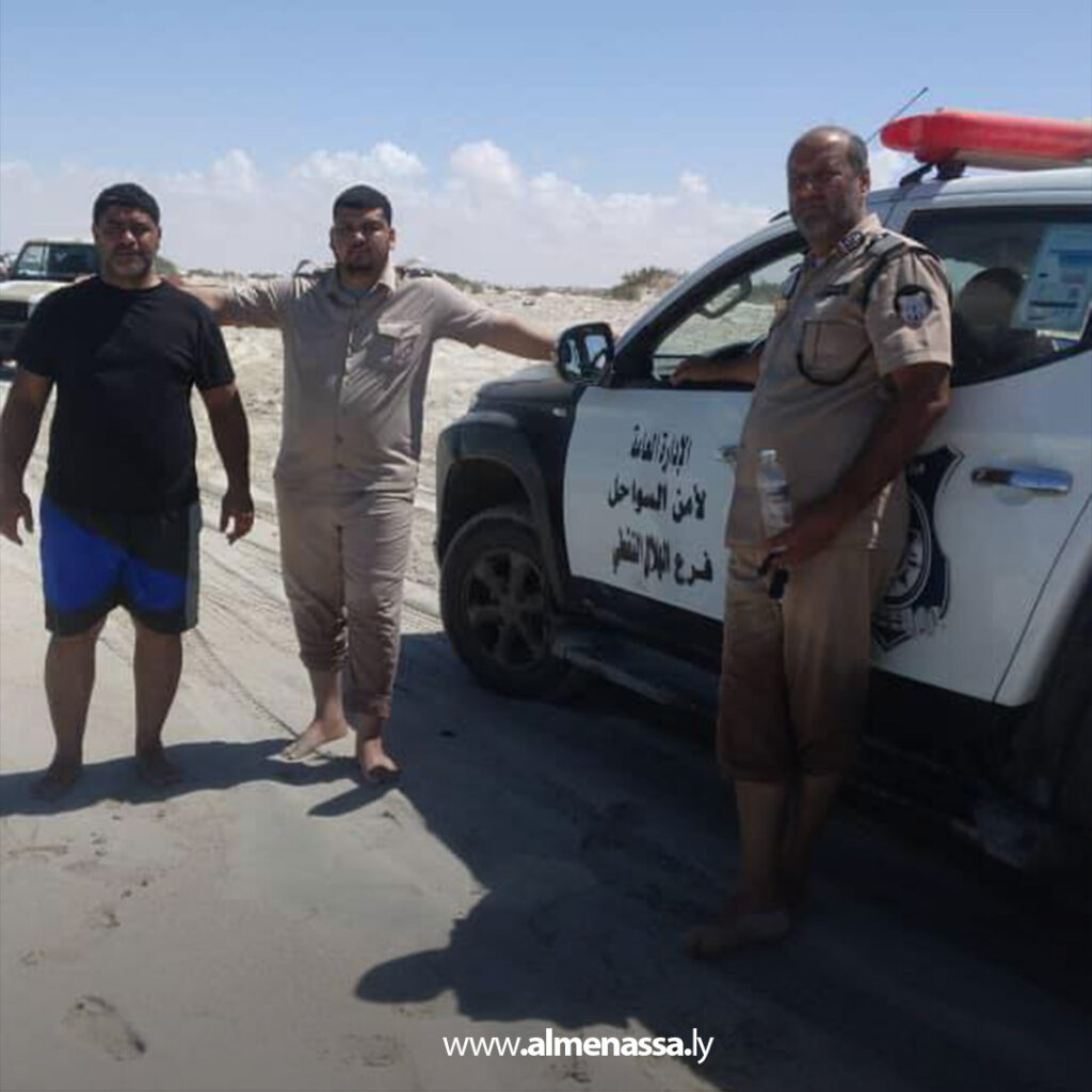 Extra111 12 دفن حيتان عنبر نافقة في الهلال النفطي لتفادي كارثة بيئية محتملة