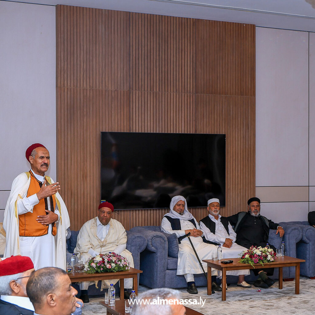 Extra111 26 رئيس الأركان العامة يستقبل وفدًا من مشايخ وأعيان قبيلة العواقير