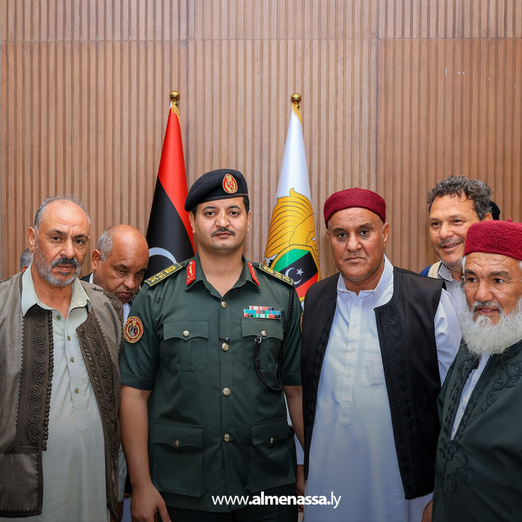 Extra111 27 رئيس الأركان العامة يستقبل وفداً من مشايخ وأعيان قبيلة زوية