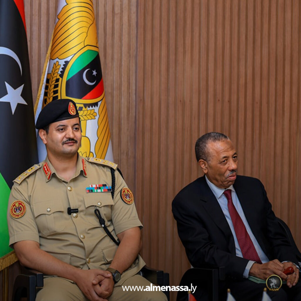 Extra111 37 رئيس الأركان العامة يستقبل وفدًا من مشايخ وأعيان قبيلة الفواخر