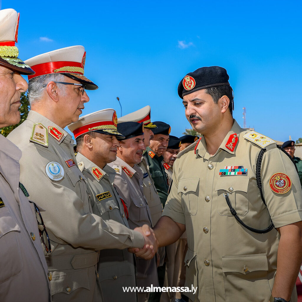 Extra1111 19 رئيس الأركان العامة يتفقد رئاسة أركان القوات البرية ويُشيد بجهودها في حماية الوطن