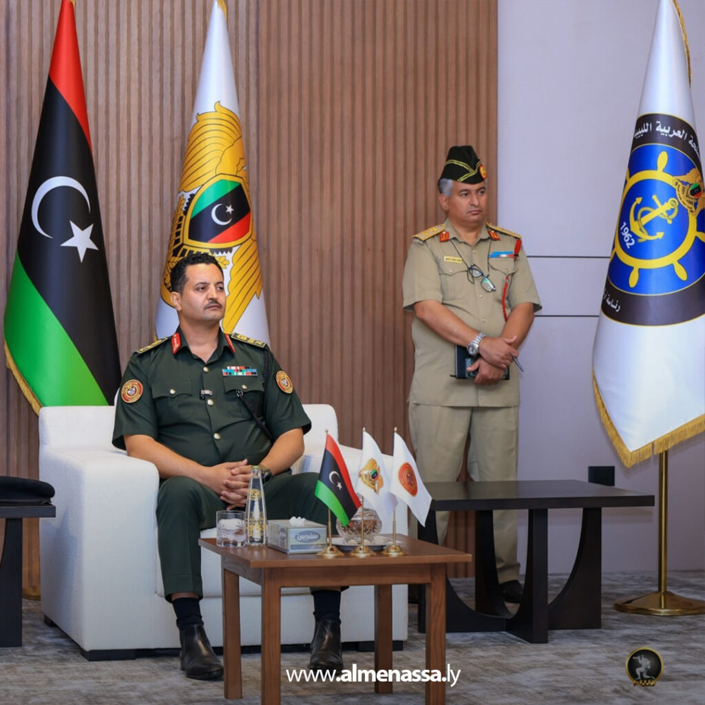 Extra11111 11 رئيس الأركان يستقبل وفد شباب وإعلاميي قبيلة العواقير ويثمن دورهم الوطني