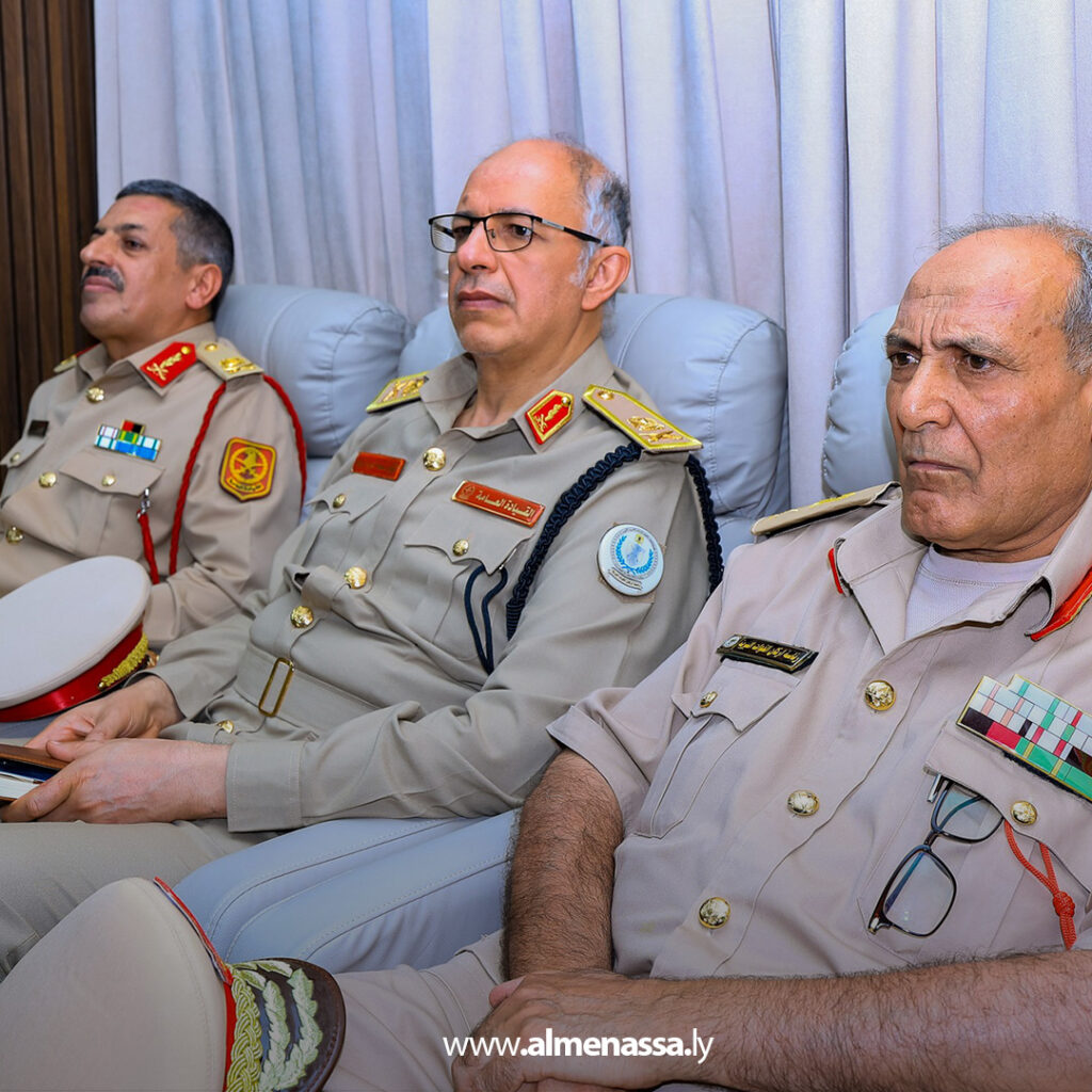 Extra11111 16 رئيس الأركان العامة يتفقد رئاسة أركان القوات البرية ويُشيد بجهودها في حماية الوطن