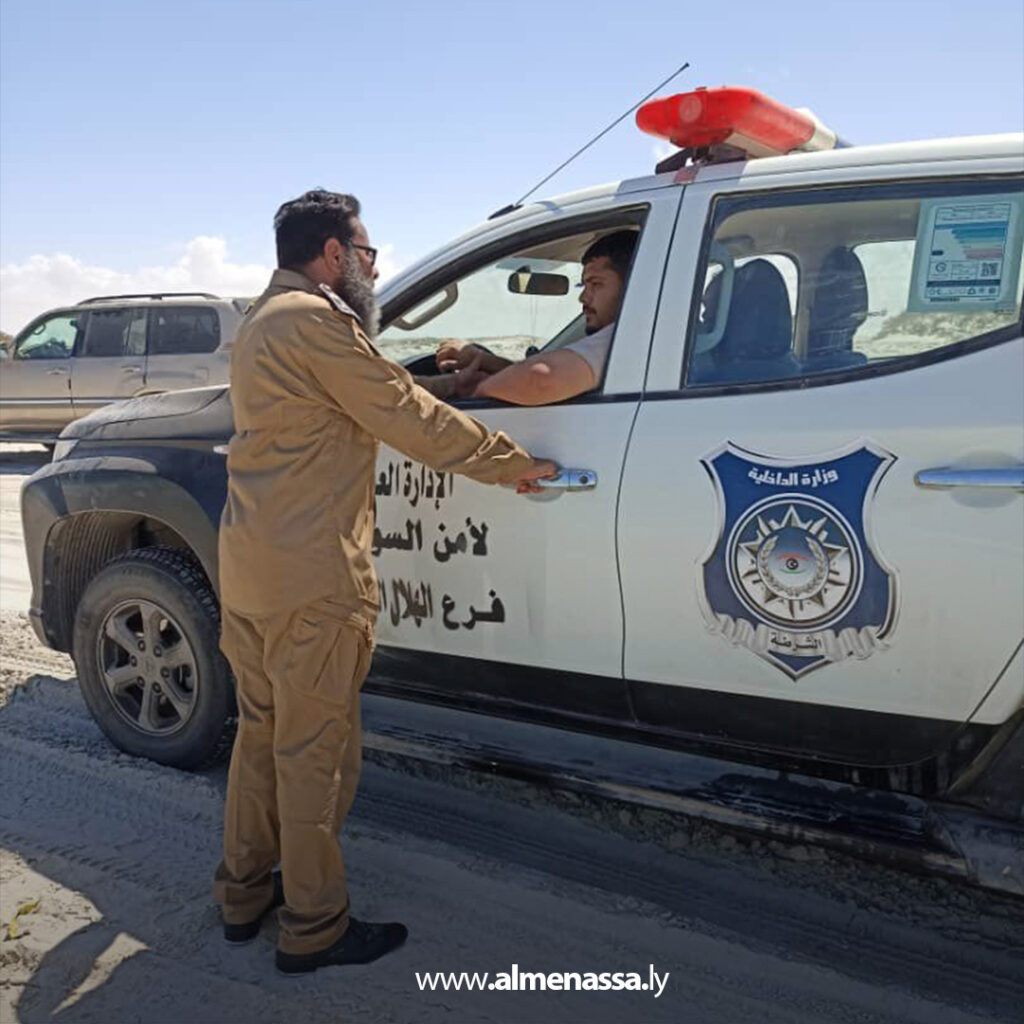 Extra11111 5 دفن حيتان عنبر نافقة في الهلال النفطي لتفادي كارثة بيئية محتملة