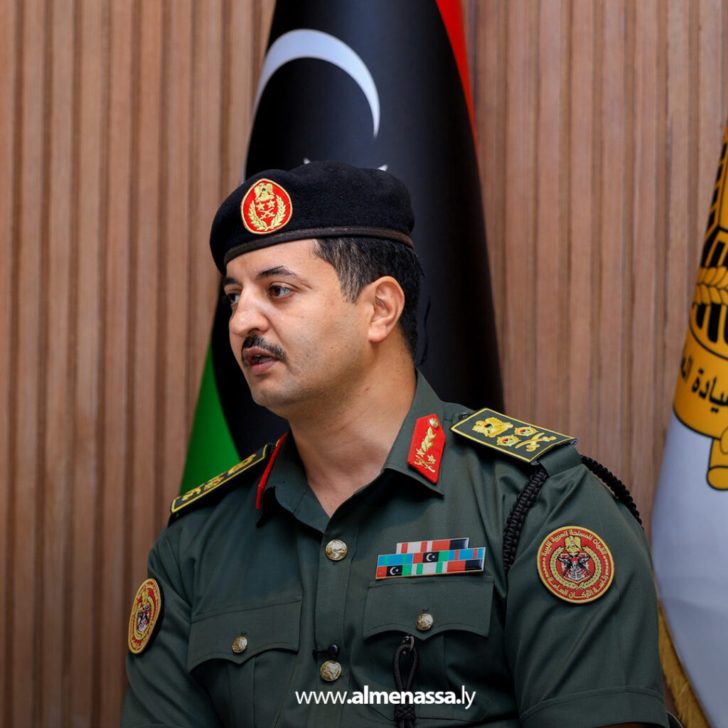 Extra111111 11 رئيس الأركان العامة يستقبل وفداً من مشايخ وأعيان قبيلة زوية