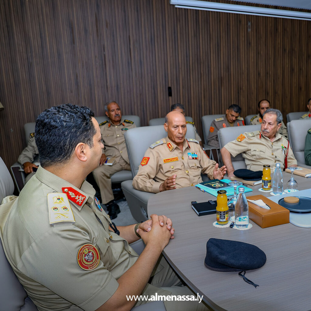 Extra1111111 10 رئيس الأركان العامة يتفقد رئاسة أركان القوات البرية ويُشيد بجهودها في حماية الوطن