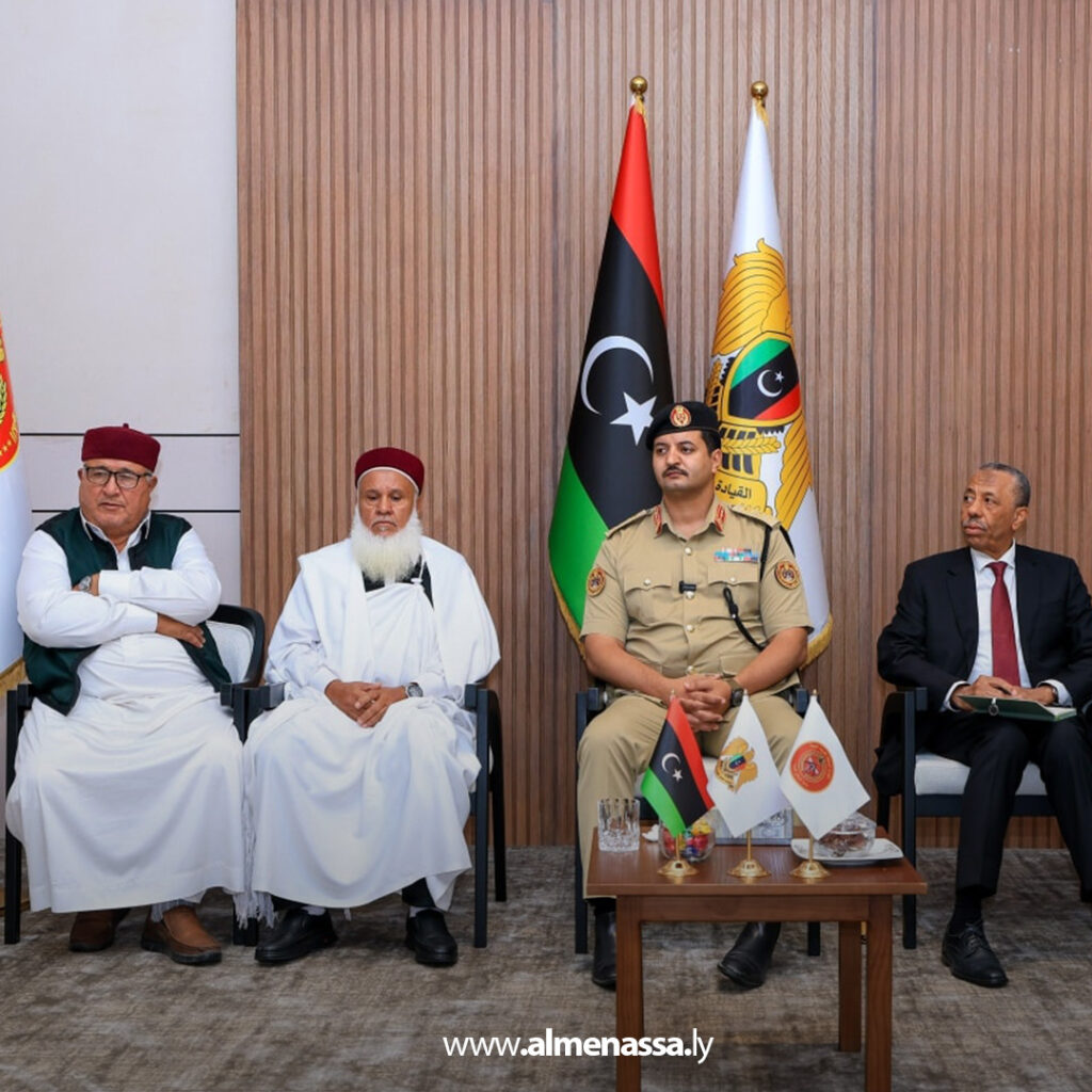 Extra1111111 13 رئيس الأركان العامة يستقبل وفدًا من مشايخ وأعيان قبيلة الفواخر