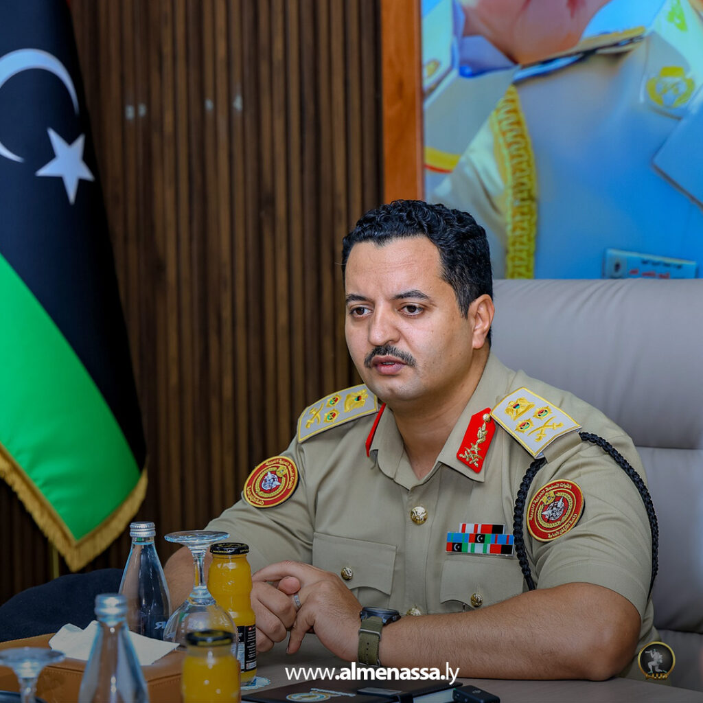 Extra111111111 3 رئيس الأركان العامة يتفقد رئاسة أركان القوات البرية ويُشيد بجهودها في حماية الوطن